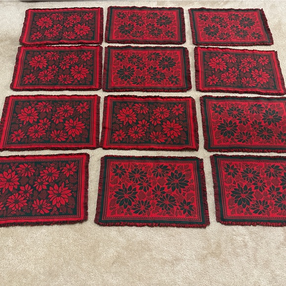 Vintage Christmas Poinsettias Tapestry Fringe Placemats Set of 12 Red Green - Picture 1 of 12